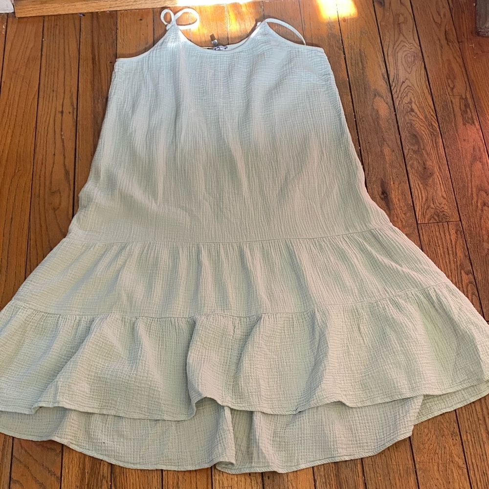 DREW Light Sage Tiered Cotton Gauze Hi Low Maxi Dress 19" Pit to Pit Coastal - Picture 4 of 5